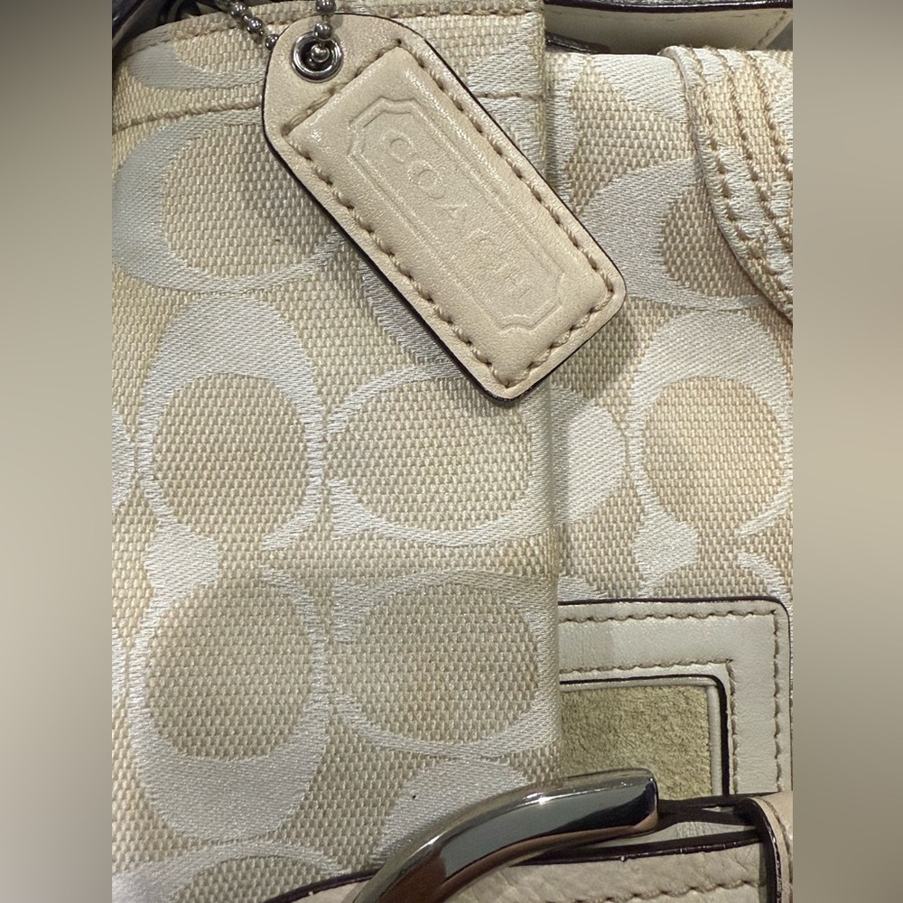 Coach Vintage Cream Shoulder Bag - Picture 9 of 12